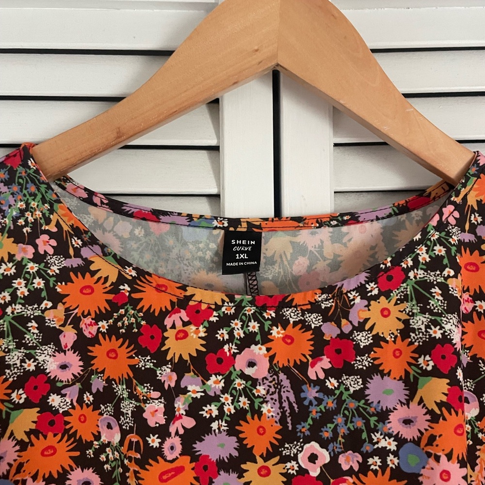 Floral Ruffle Sleeve Top - Picture 2 of 3